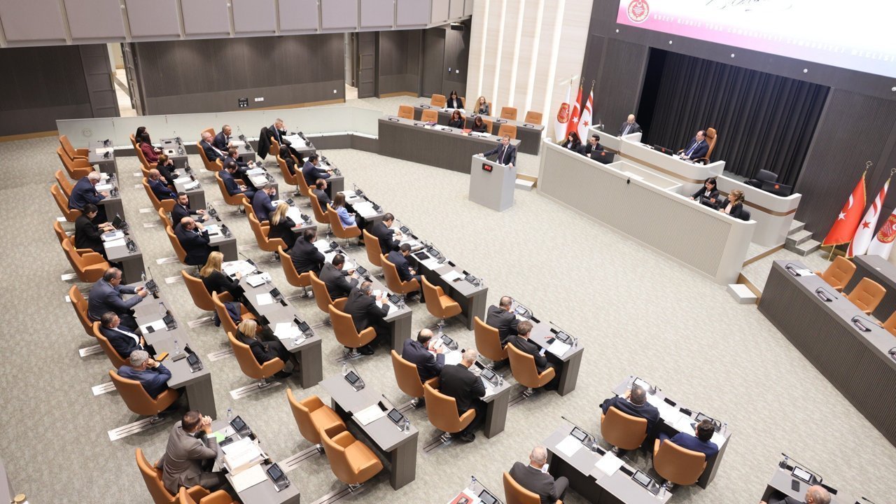 Meclis'te bütçe ve yönetim tartışması: Çavuşoğlu'ndan yatırım savunması, Şahali'den 'mali kriz' çıkışı