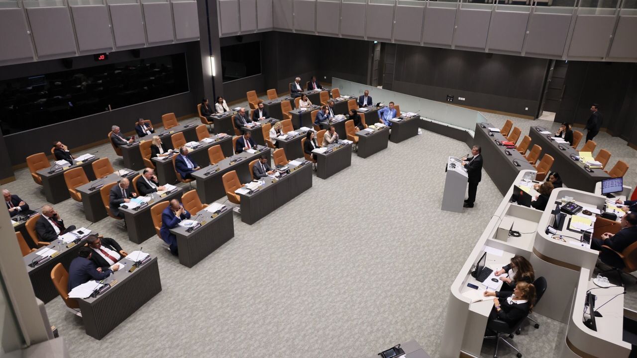 Karma oyun kaldırılmasını içeren Seçim ve Halkoylaması Yasası Meclis'te oy çokluğuyla kabul edildi