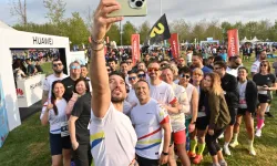 Maratonda akıllı saatiyle derece yakaladı