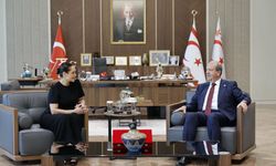 Cumhurbaşkanı Ersin Tatar, sanatçı Hülya Avşar’ı kabul etti