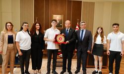 Cumhurbaşkanı Tatar, öğrencileri kabul etti