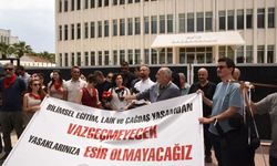 İki öğretmen sendikası Disiplin Tüzüğü’ne karşı Başbakanlık önünde basın açıklaması yaptı