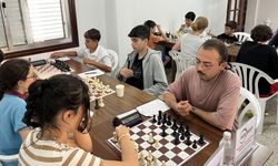 Siba, Deskwork ve Mukadder Eminhan lider