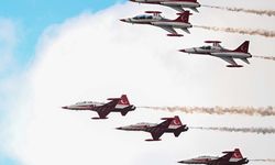 Türk Yıldızları TEKNOFEST KKTC'de gösteri uçuşu yaptı