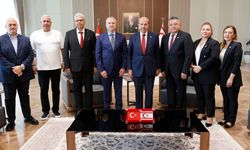 Cumhurbaşkanı Tatar Adanalı iş insanları heyetini kabul etti