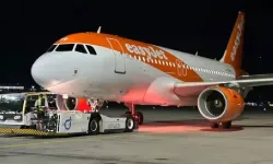 Güney Kıbrıs’tan İngiltere’ye giden uçak İzmir’e acil iniş yaptı