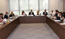 Meclis İdari Komite iki yasa tasarısını görüştü. Devlet Laboratuvarı Yasa Tasarısı Gene Kurul'a sevk edildi
