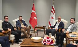 İngiltere milletvekili Afzal Khan, Ercan Havalimanı'ndan ülkeye geldi
