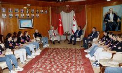 Başbakan Üstel, İskoçya'daki turnuvada başarı elde eden KKTC Tekvando Milli Takımını kabul etti