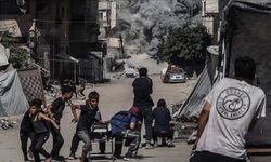 İsrail, Gazze'de UNRWA'ya ait 3 okulu bombalayarak binlerce kişiyi yerinden etti