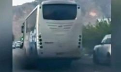 Egzozundan siyah duman çıkan otobüsün sürücüsü rapor edildi