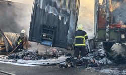 Lefkoşa Sanayi Bölgesi'nde yangın: 4 tır dorsesi yandı