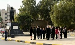 24 Kasım Öğretmenler Günü: Lefkoşa Atatürk Anıtı önünde tören düzenlendi