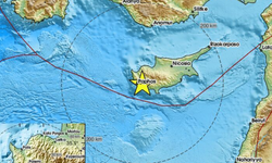 Avrupa-Akdeniz Sismoloji Merkezi depremin 5.7 büyüklüğünde olduğunu duyurdu