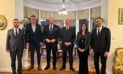 Bakan Ataoğlu, Polonya ziyaretinde Büyükelçi Denktaş'ı makamında ziyaret etti