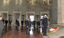 Cumhurbaşkanı Erhürman Anıtkabir'i ziyaret etti