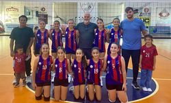 Erenköy-Karpaz Belediyesi Voleybol Spor Birliği'ne desteğini sürdürüyor