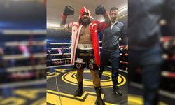 'Metin Turunç İstanbul'da Zafere Ulaştı: KKTC Bayrağını Ringde Dalgalandırdı'