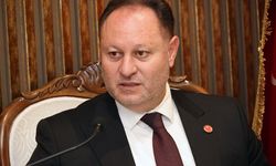 Öztürkler: 'Bayrağımıza kin besleyenler, karşılarında sadece bir sembolü değil; bir halkın onurunu, tarihini ve geleceği