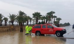 İtfaiye ekipleri su baskınlarına 20 personel ve 7 araçla müdahale etti