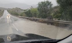 Polis sürücüleri uyardı:.Girne-Değirmenlik ana yolunda su birikintileri oluştu
