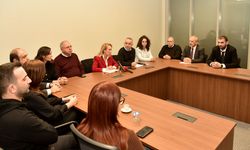 Muhalefet milletvekilleri ile hekim örgütleri, İdari, Kamu ve Sağlık İşleri Komitesi toplantısını terk ederek açıklamal