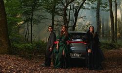 Özlem Süer İlkbahar-Yaz 2021 Koleksiyonunu Mercedes-Benz Fashion Week Istanbul'da Tanıttı