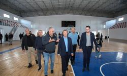 Başbakan Ünal Üstel Esentepe'de yapımı tamamlanan Spor Salonu'nda incelemelerde bulundu
