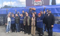 Lefkoşa Belediye Tiyatrosu sanatçılarından EKTAM işçilerine grev çadırında dayanışma etkinliği