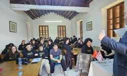 Gazeteci-yazar Başaran Düzgün, Namık Kemal Lisesi öğrencileri ile bir araya geldi