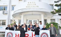 Hür-İş Federasyonu'ndan Maliye Bakanlığı önünde protesto eylemi: 'Zamları kabul etmiyoruz'