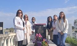 Kıbrıs Türk Eczacılar Birliği, Kamran Aziz'i vefatının 9'uncu yılında kabri başında andı