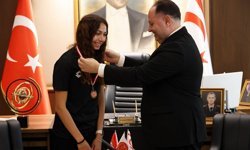 Cumhuriyet Meclisi Başkanı Öztürkler, atlet Ada Kafa'yı kabul etti