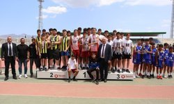 Şehit Turgut Ortaokulu'ndan çifte şampiyonluk