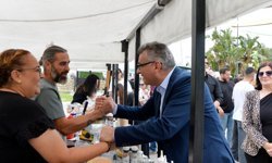 Cumhurbaşkanı Tufan Erhürman, 8. Karşıyaka Taş Armudu Festivali'ne katıldı