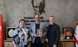Kıbrıs Türk Halk Dansları Federasyonu, İskele Belediye Başkanı Sadıkoğlu'nu ziyaret etti