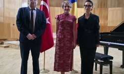 Piyanist Rüya Taner, Köstence'de piyano resitali verdi