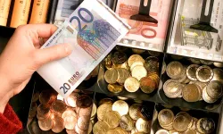 Güney Kıbrıs'ta her 10 kişiden 4'ü maddi açıdan zorlanıyor