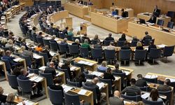 İsveç Parlamentosu, sığınmacılar için kalıcı oturum iznini kaldıran yasa tasarısını kabul etti