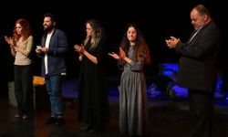 Lefkoşa Belediye Tiyatrosu'nun 'Yanlışlık' adlı oyunu 22. Kıbrıs Tiyatro Festivali'nde prömiyerini yaptı