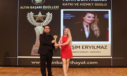 Sunucu Yeşim Eryılmaz'a  Türk Dünyasına Katkı ve Hizmet Ödülü