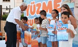 Güzelyurt Belediyesi'nin düzenlediği yüzme kursunu tamamlayan çocuklar sertifikalarını aldı