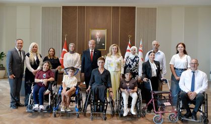 Cumhurbaşkanı Tatar Tekerlekli Sandalye Dans Milli Takımı sporcusu Yeliz Güllü ile bir araya geldi