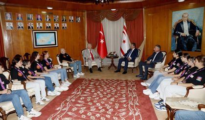 Başbakan Üstel, İskoçya'daki turnuvada başarı elde eden KKTC Tekvando Milli Takımını kabul etti