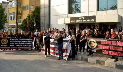 KTOEÖS, Atatürk'ün 87'nci ölüm yıldönümü dolayısıyla Millî Eğitim Bakanlığı önünde açıklama yaptı