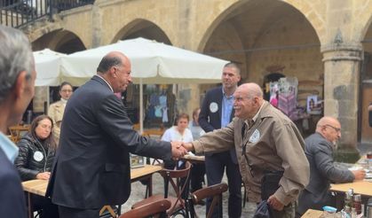 Dinçyürek, sağlığına kavuşan Parkinson hastaları ve sağlık ekibiyle bir araya geldi