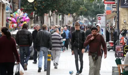 Eurobarometre'ye göre Rumların yüzde 84'ü hayatından memnun