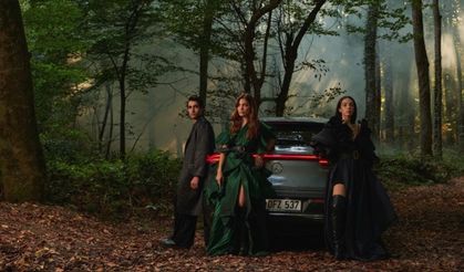 Özlem Süer İlkbahar-Yaz 2021 Koleksiyonunu Mercedes-Benz Fashion Week Istanbul'da Tanıttı