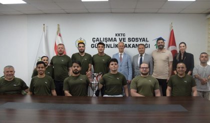 Hasipoğlu, Vakıflar Tekerlekli Sandalye Basketbol Takımı'nı kabul etti