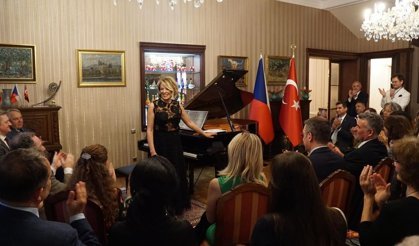Rüya Taner, Prag'da sahne aldı